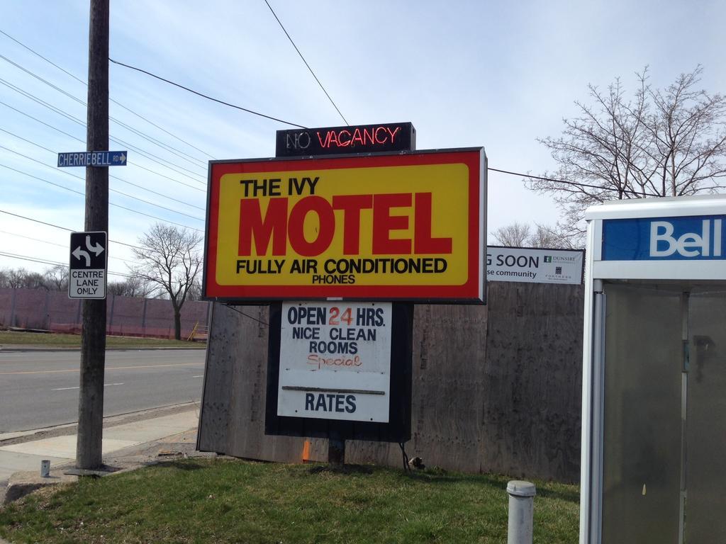 Ivy Motel Toronto Exterior photo